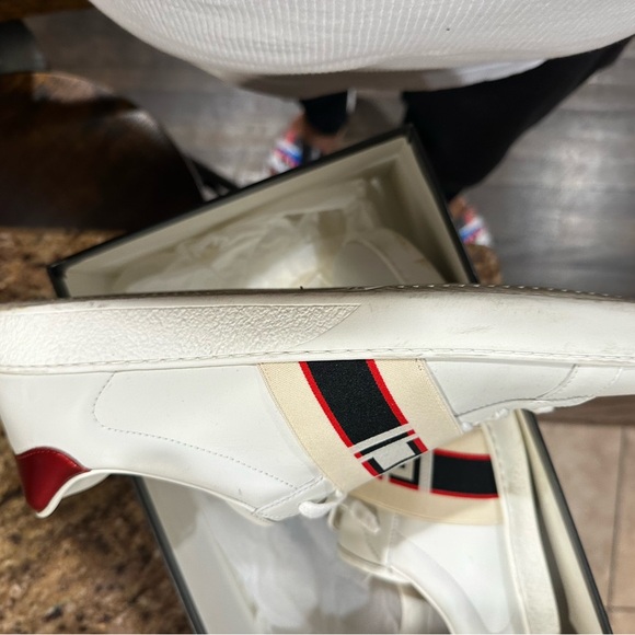 Gucci Men's White Sneakers with Logo Band - Picture 2 of 3